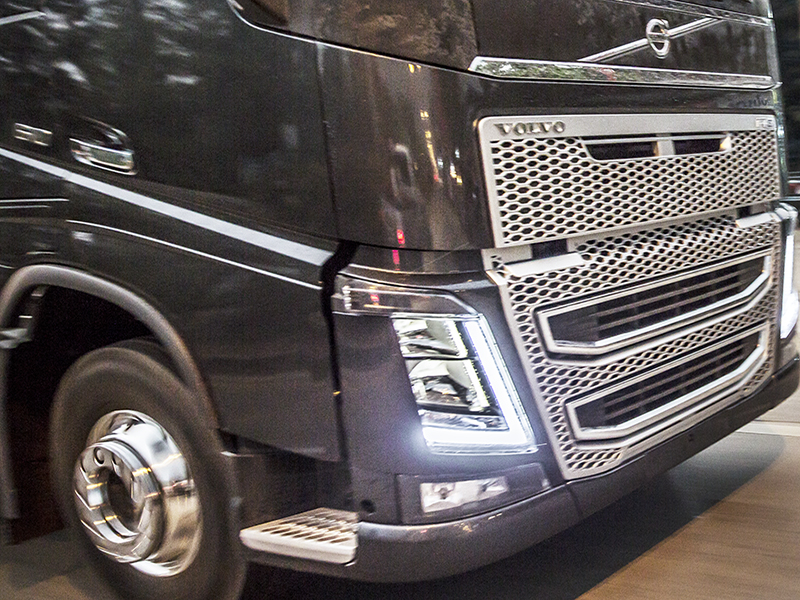 Bild på volvolastbil.