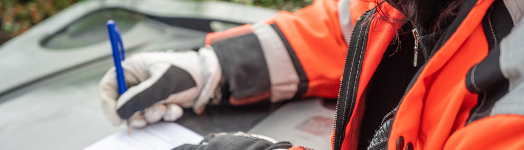 Miljöarbetare skriver notering