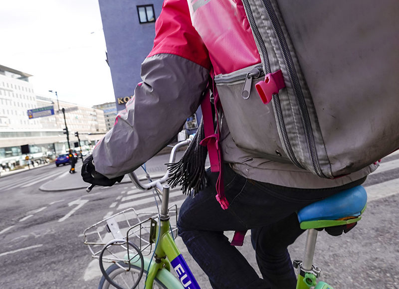 Budverksamhet med cykel och moped