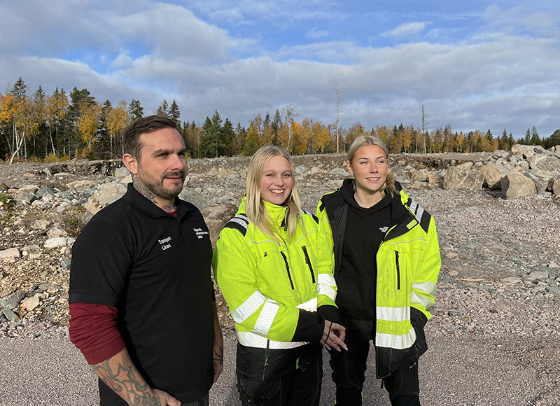 Robin, lärare på transportprogrammet med två elever