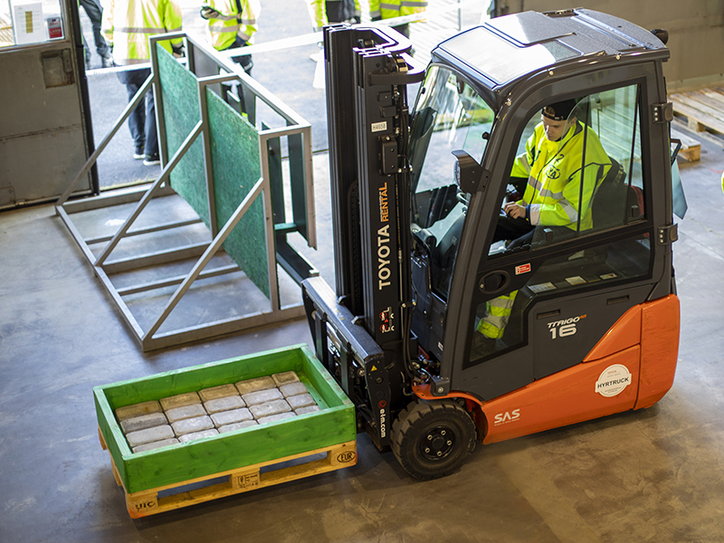 Truck inne på lager