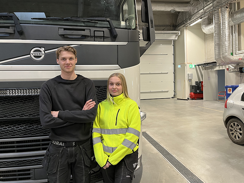 Ungdomar som går på transportprogrammaet